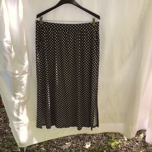 Print polyester/spandex skirt, size 14W. 13” slit in either side. Two pockets.